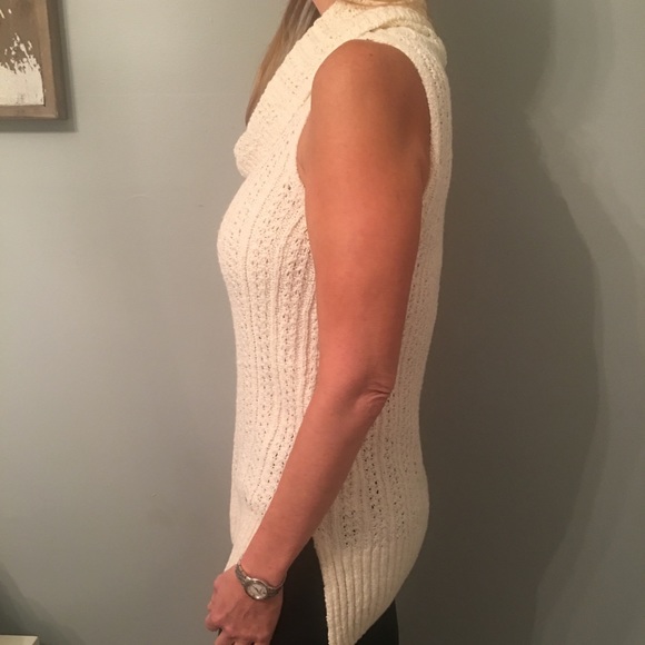 Sleeveless high neck cream top - Picture 3 of 3